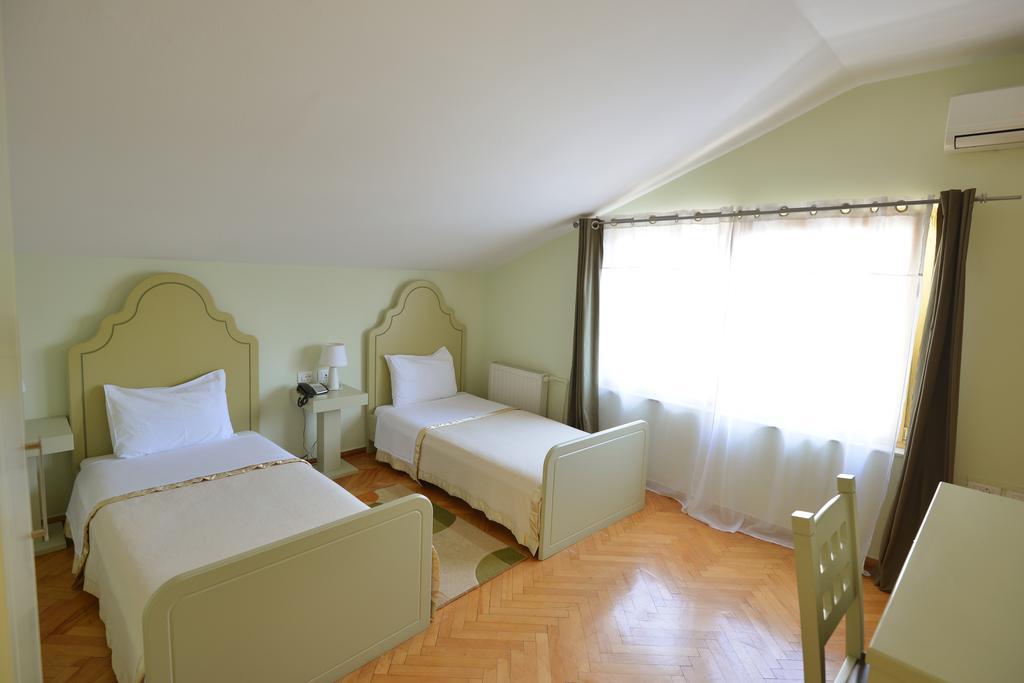 Hotel De Paris Tirana Room photo